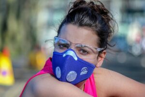 woman wearing an allergy mask