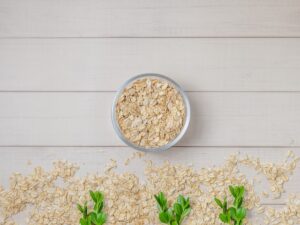 cut oats with herbs